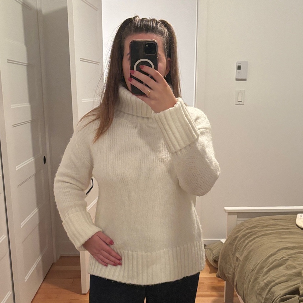MIMZ Elegant Cream Turtleneck Sweater
